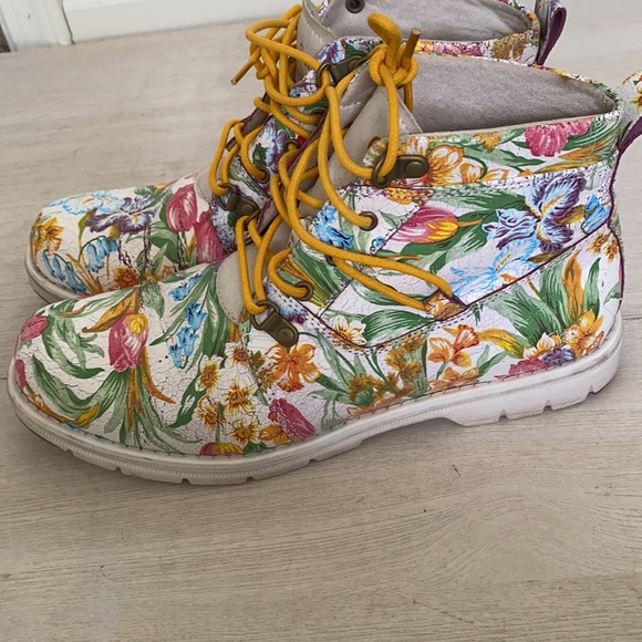 Cat Floral Design Work Boots, Weathered - Picture 4 of 11
